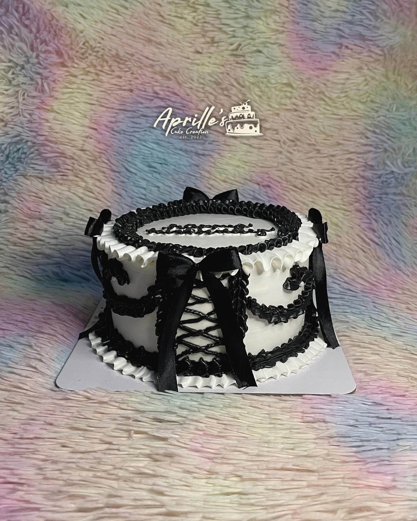 Black and White Vintage Cake